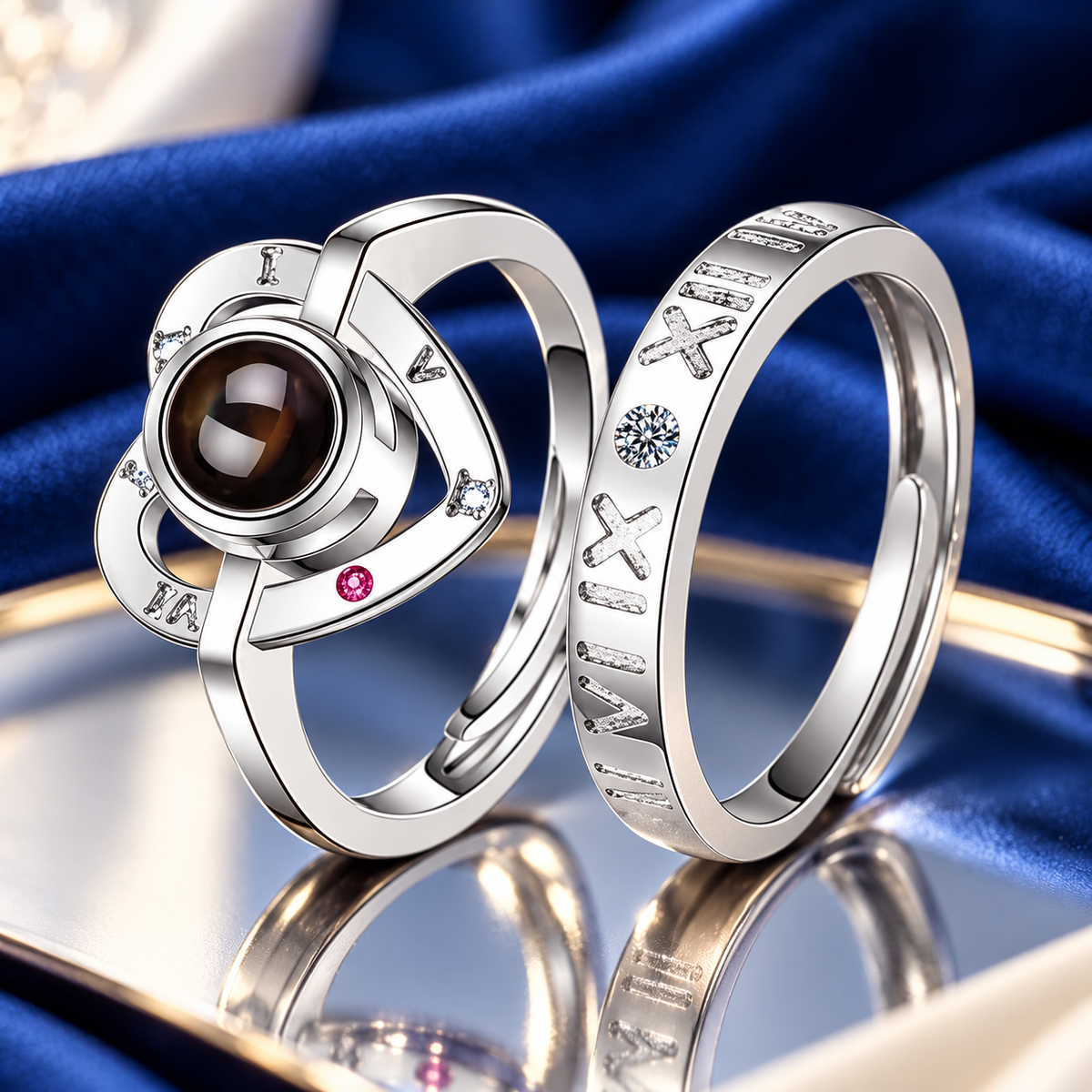 Silberne Partnerringe: Herzring mit Fotolinse und Ring mit römischen Ziffern