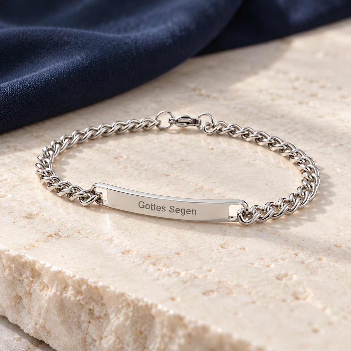 Silbernes Damenarmband mit Gravur „Gottes Segen“ aus Edelstahl