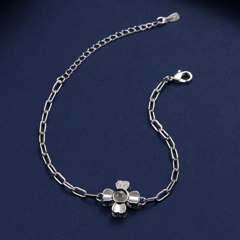 Foto im Blumen-Anhänger – individuelles Armband