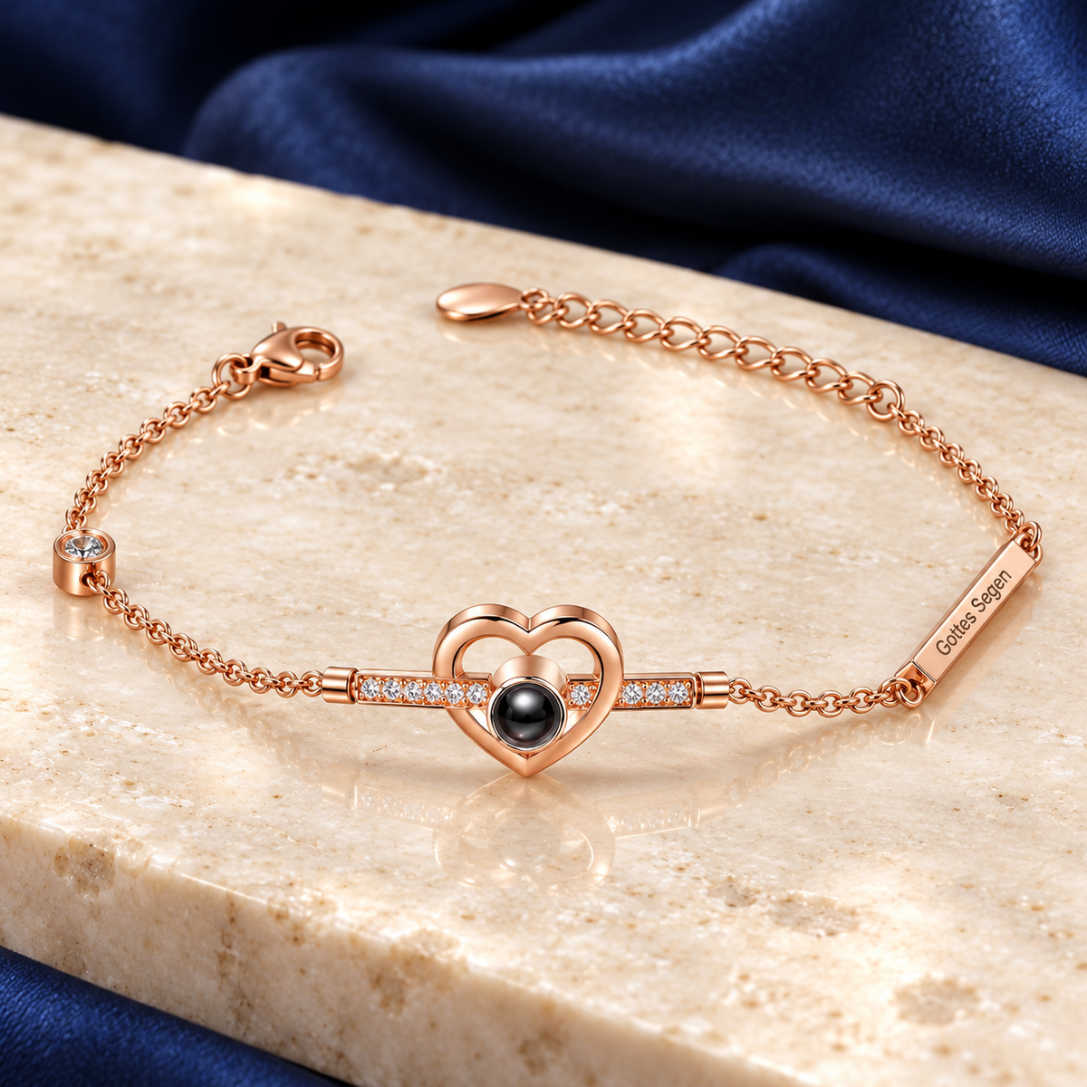 Fotoarmband Roségold – Kristallherz mit Foto im Stein und Gravur „Gottes Segen“