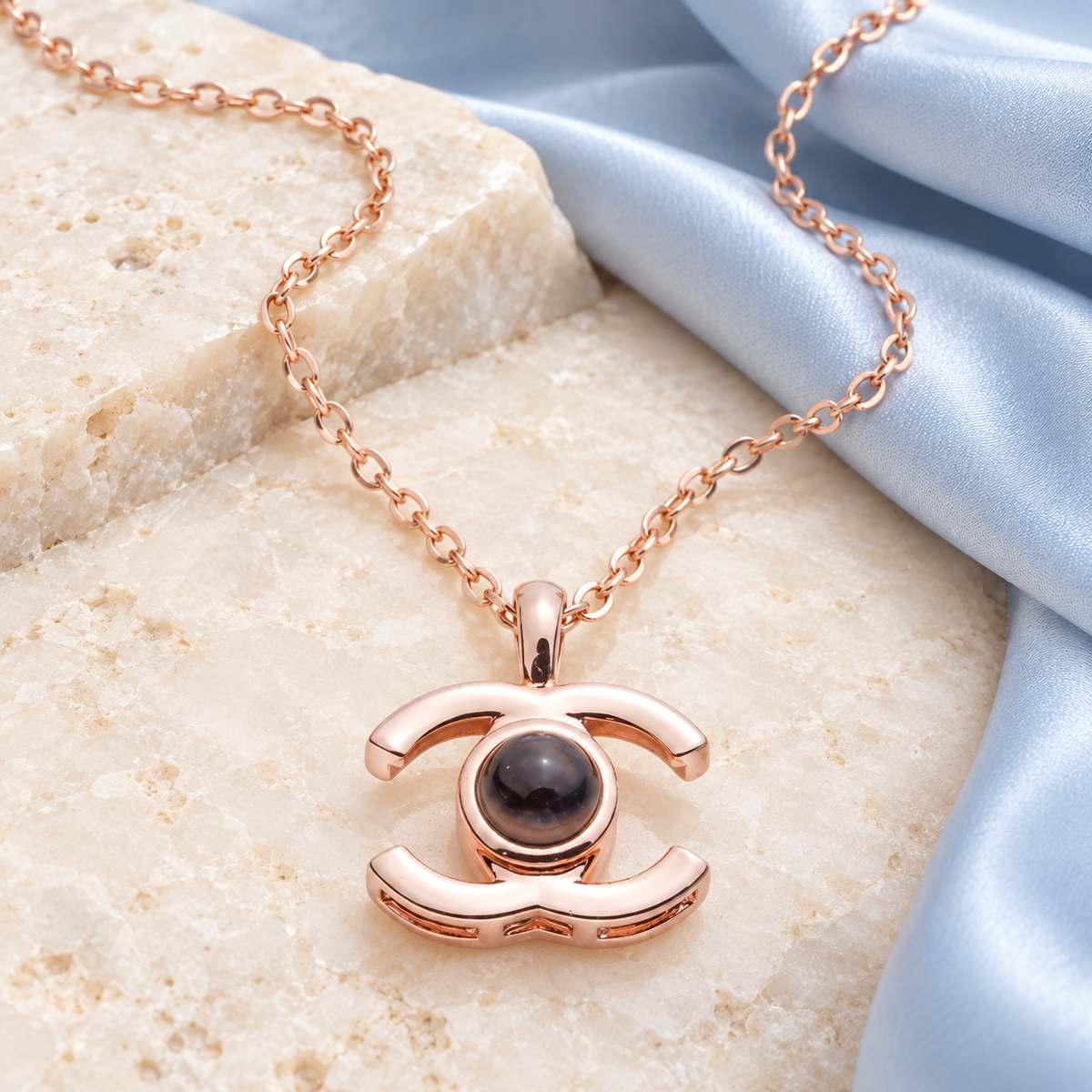 Fotokette Augenblick in Roségold von 4MyLove – Anhänger in Augenform mit Fotolinse