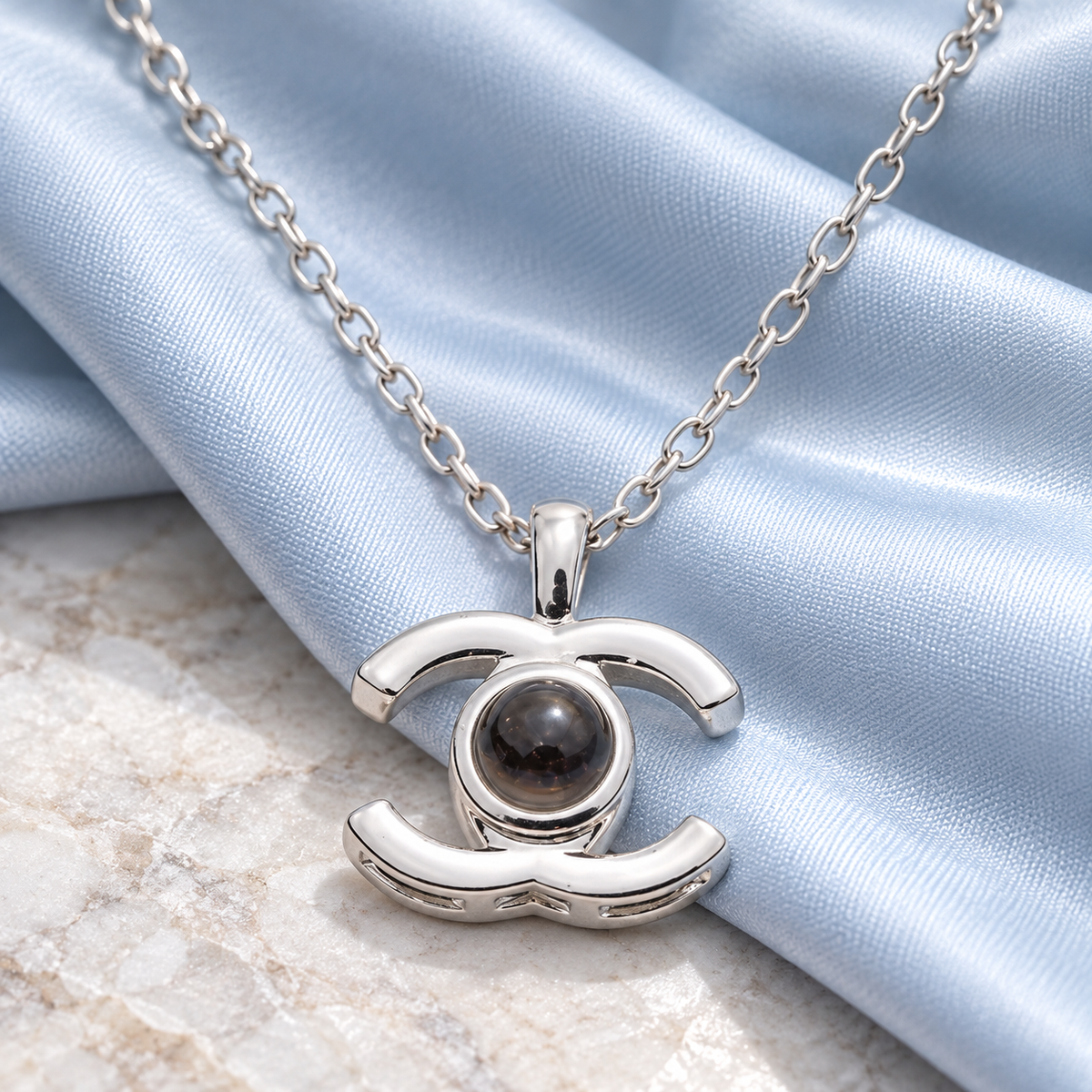 Fotokette Augenblick in Silber von 4MyLove – Anhänger in Augenform mit Fotolinse