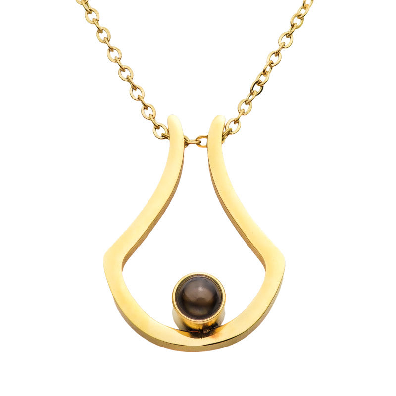 projektionslinse-4mylove.jpg	Fotokette Lyra in Gold mit schwarzer Projektionslinse für eigenes Foto | 4MyLove