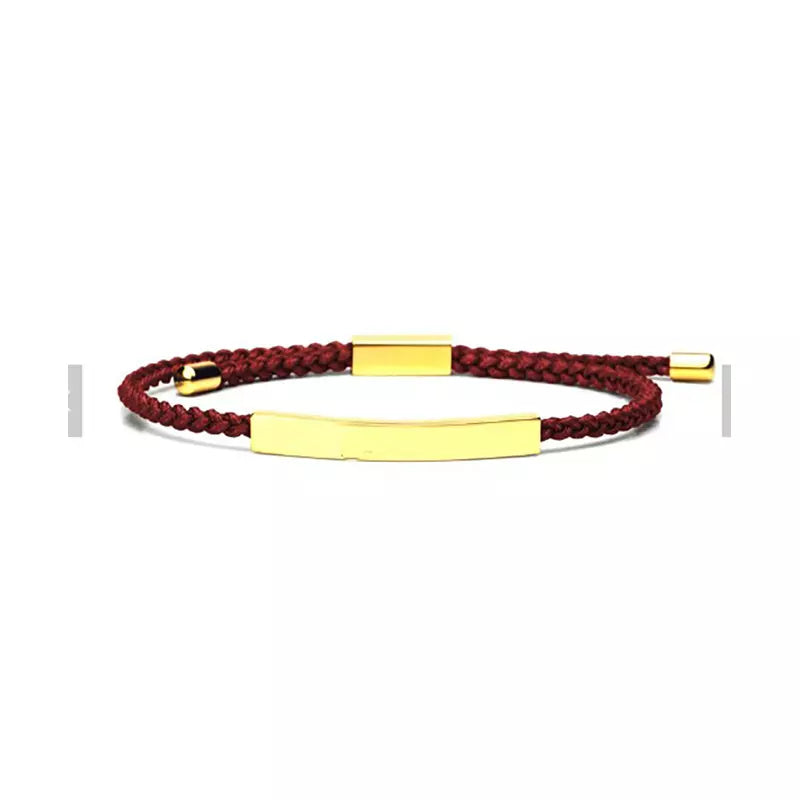 Gravurarmband aus Stoff als Geschenk verpackt