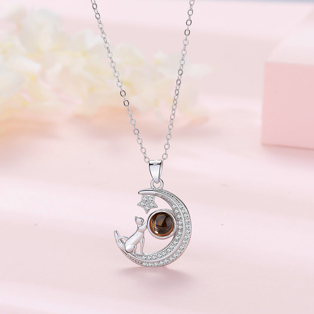 Kette mit Bild in der Projektionslinse – Mond und Katze personalisiert