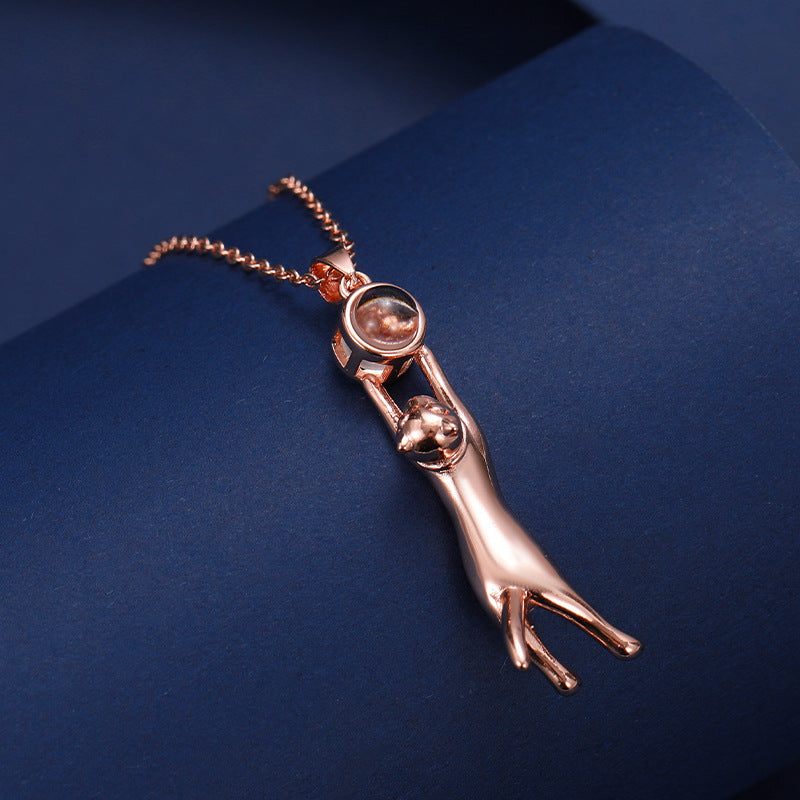 Katzen-Fotokette in Roségold mit personalisierbarer Projektionslinse