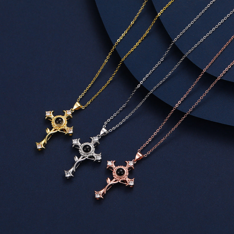 Kette mit Foto – Verziertes Kreuz mit Rose, Fotokette mit Projektionslinse | 4MyLove