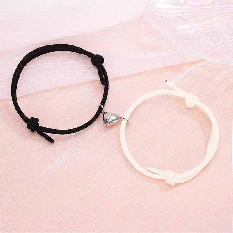 Magnetisches Partnerarmband mit Herzanhänger – Schmuck für Paare und Fernbeziehungen